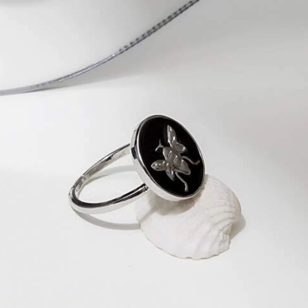 đRoyal Bee Black Pendant Silver Boutique ring Size 6.5 only 1 available!đ - Picture 5 of 8